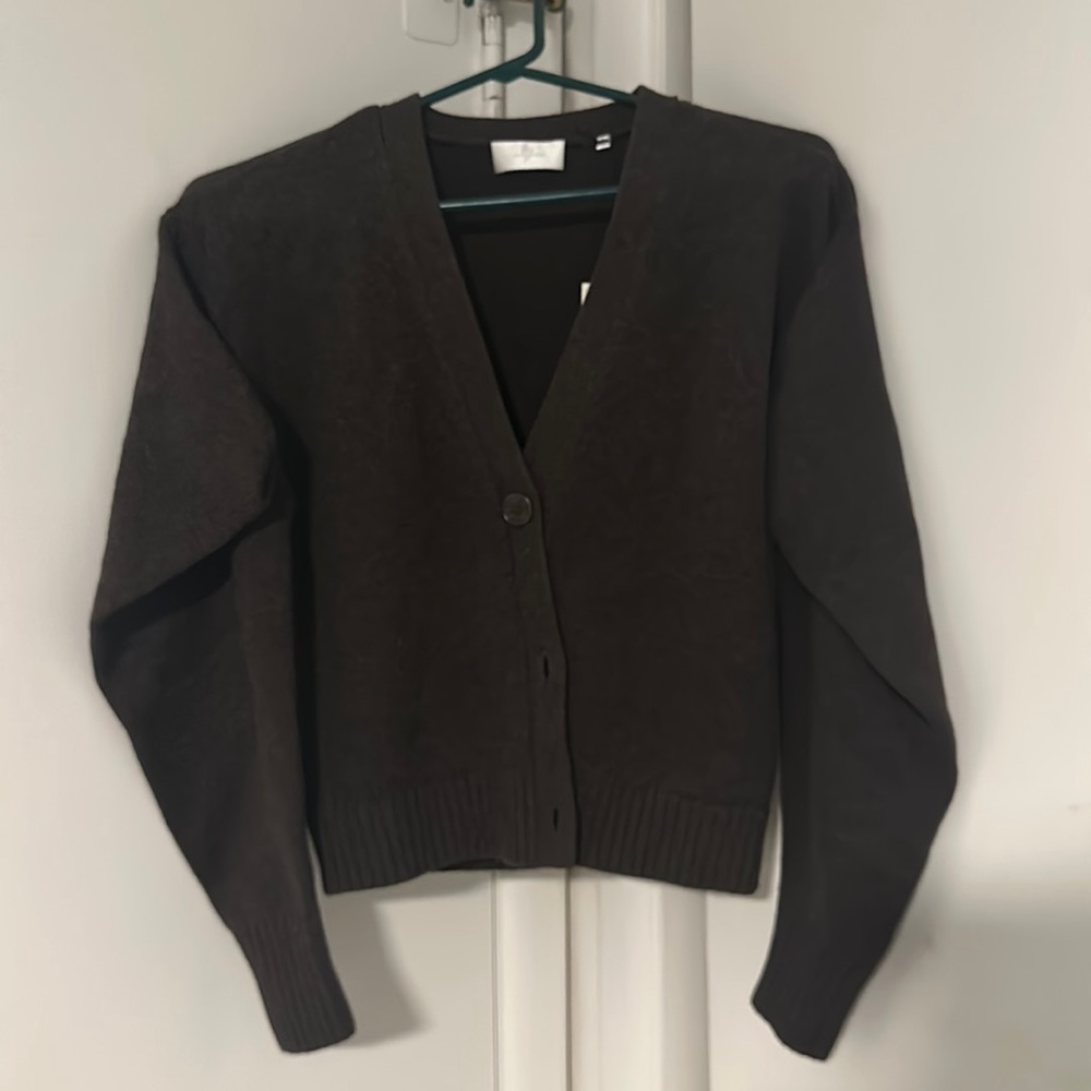 Heavy, trendy, shoulder sweater